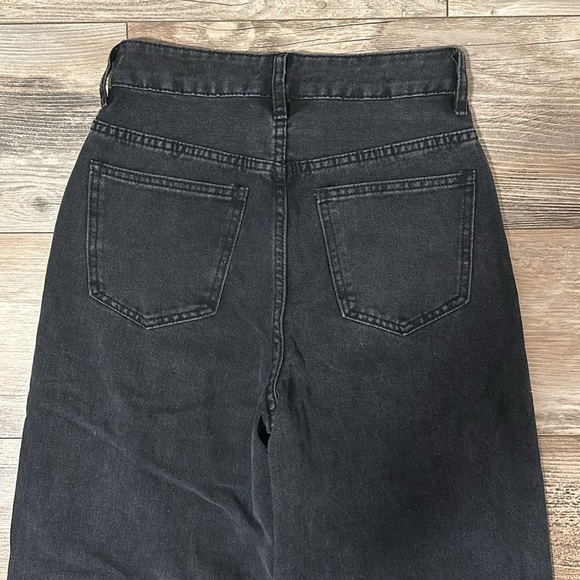 High Rise 90s Relaxed Black Jeans - Picture 3 of 4